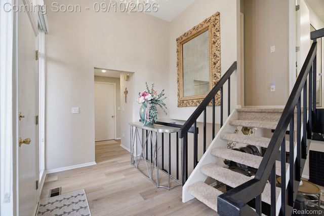 988 Golfview Court, Rochester Hills, MI 48307