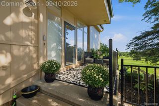 988 Golfview Court, Rochester Hills, MI 48307