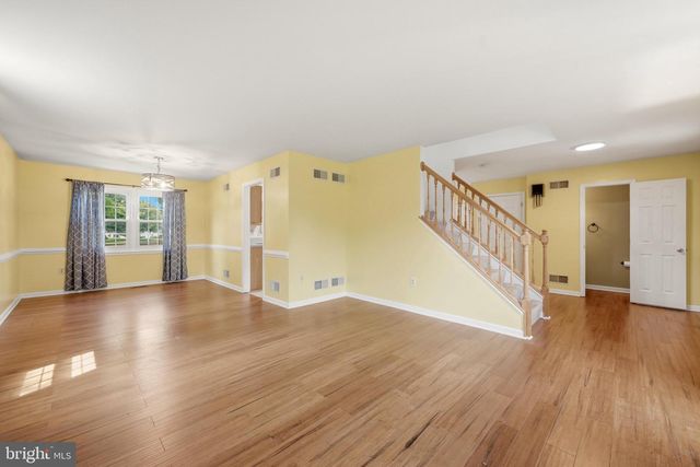 302 AMBLER LN, Falling Waters, WV 25419