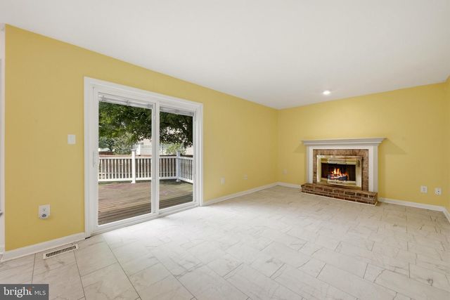 302 AMBLER LN, Falling Waters, WV 25419