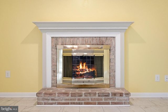 302 AMBLER LN, Falling Waters, WV 25419