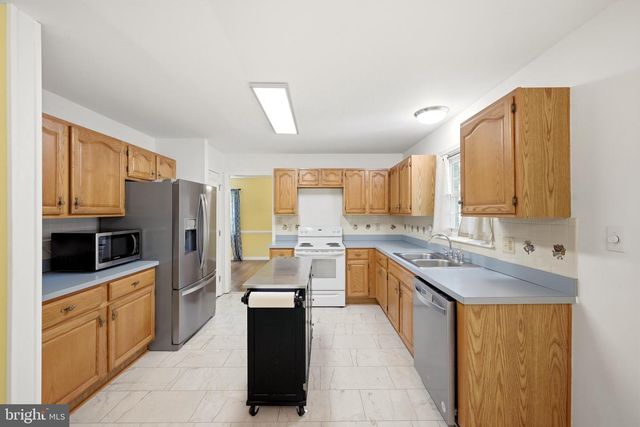 302 AMBLER LN, Falling Waters, WV 25419