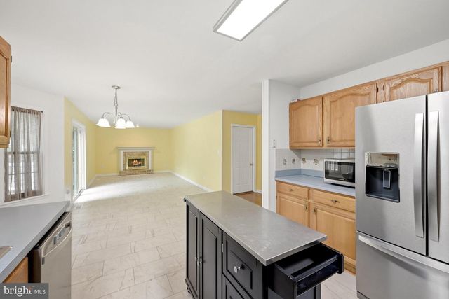 302 AMBLER LN, Falling Waters, WV 25419