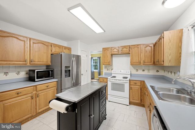 302 AMBLER LN, Falling Waters, WV 25419