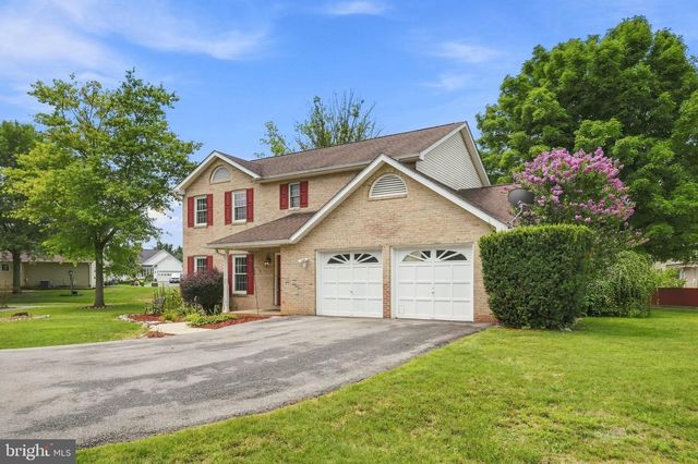 302 AMBLER LN, Falling Waters, WV 25419