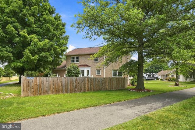 302 AMBLER LN, Falling Waters, WV 25419