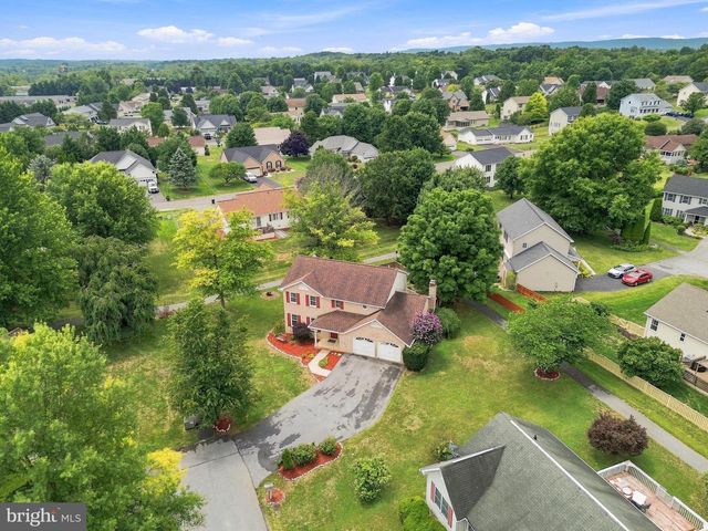 302 AMBLER LN, Falling Waters, WV 25419