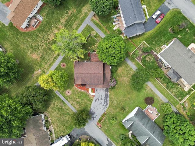 302 AMBLER LN, Falling Waters, WV 25419