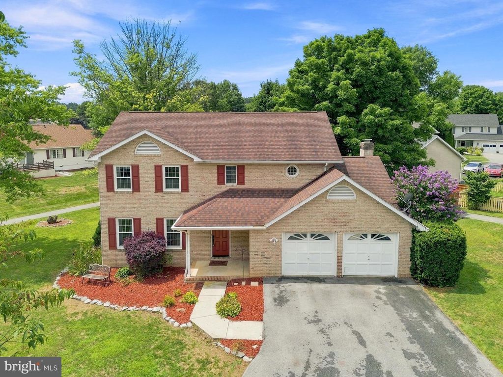 302 AMBLER LN, Falling Waters, WV 25419