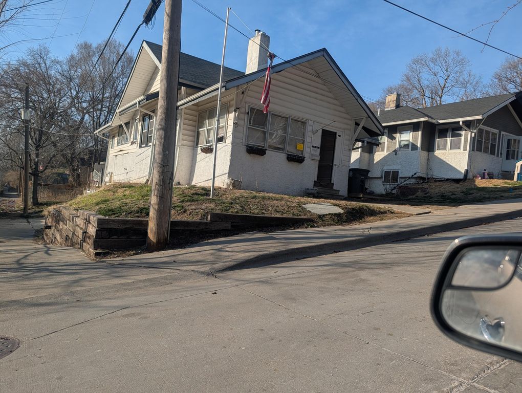 210 HILL Street, Council Bluffs, IA 51503