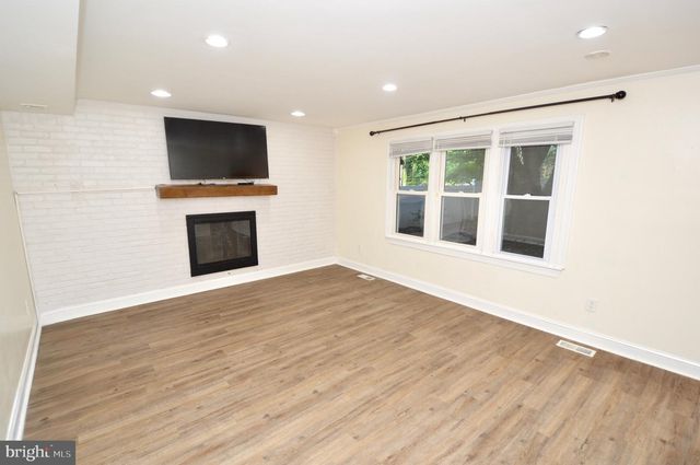 561 COVERED BRIDGE RD, Cherry Hill, NJ 08034