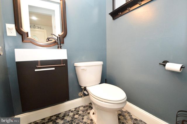 561 COVERED BRIDGE RD, Cherry Hill, NJ 08034