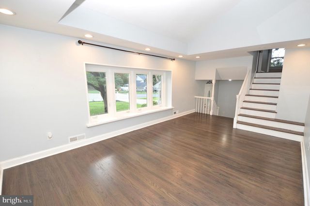 561 COVERED BRIDGE RD, Cherry Hill, NJ 08034