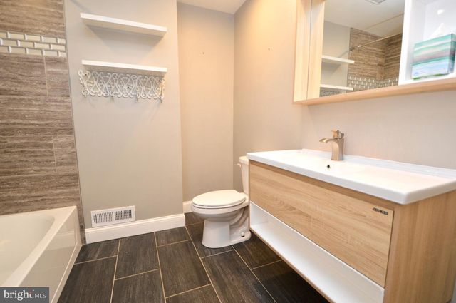 561 COVERED BRIDGE RD, Cherry Hill, NJ 08034