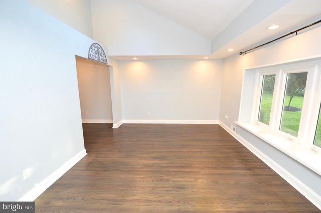 561 COVERED BRIDGE RD, Cherry Hill, NJ 08034