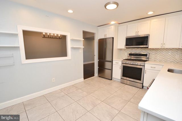 561 COVERED BRIDGE RD, Cherry Hill, NJ 08034