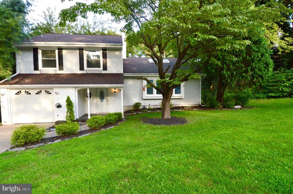561 COVERED BRIDGE RD, Cherry Hill, NJ 08034