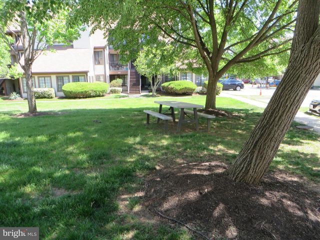 6008-C CURTIER, Alexandria, VA 22310