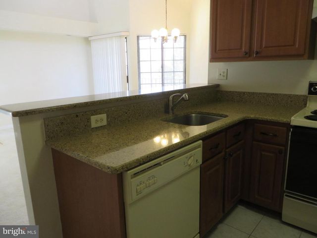 6008-C CURTIER, Alexandria, VA 22310