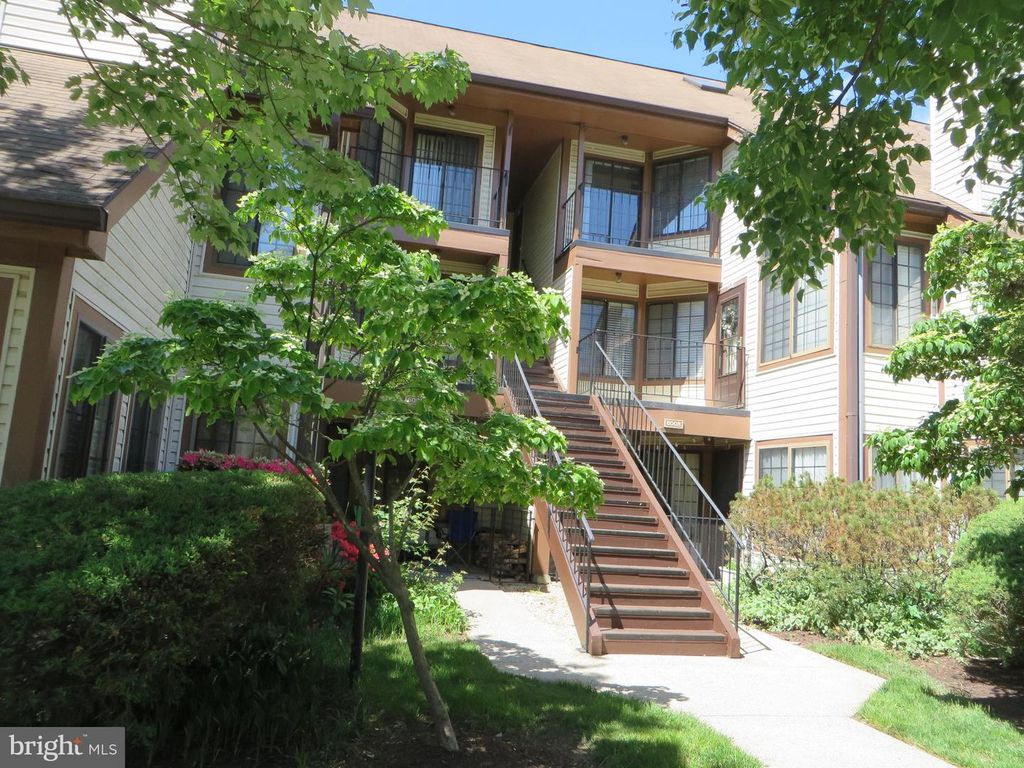 6008-C CURTIER, Alexandria, VA 22310