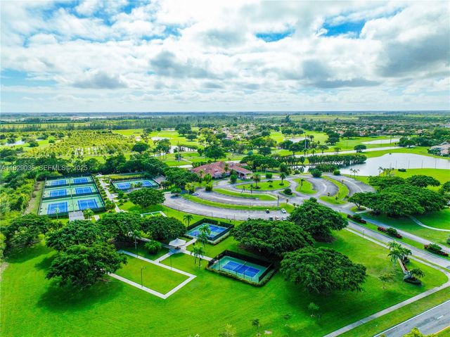 2835 Fairways Dr, Homestead, FL 33035