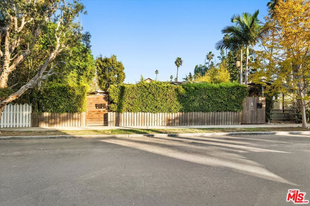 808 Venezia Avenue, Venice, CA 90291 — photo 2