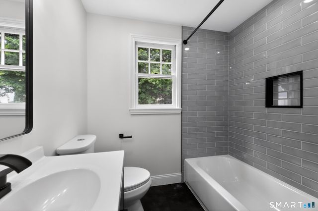 30 Jarvis Road, Manchester, CT 06040