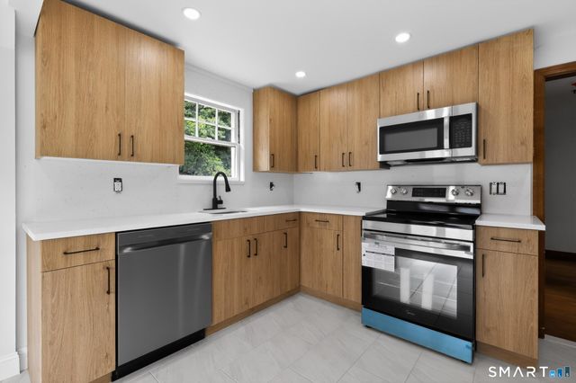 30 Jarvis Road, Manchester, CT 06040