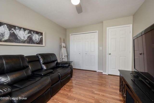 4464 Southbridge Ct, Louisville, KY 40272