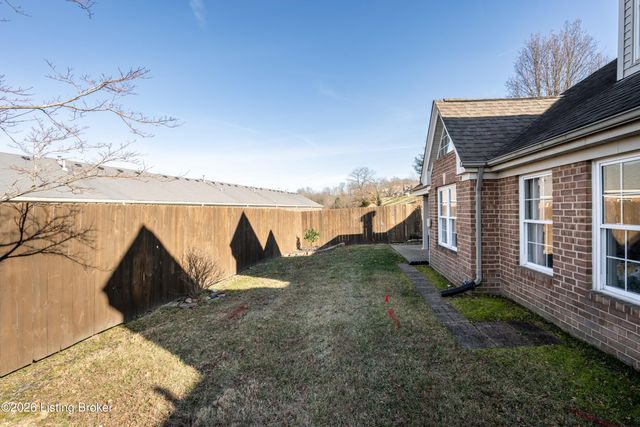 4464 Southbridge Ct, Louisville, KY 40272