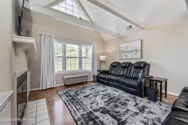 4464 Southbridge Ct, Louisville, KY 40272