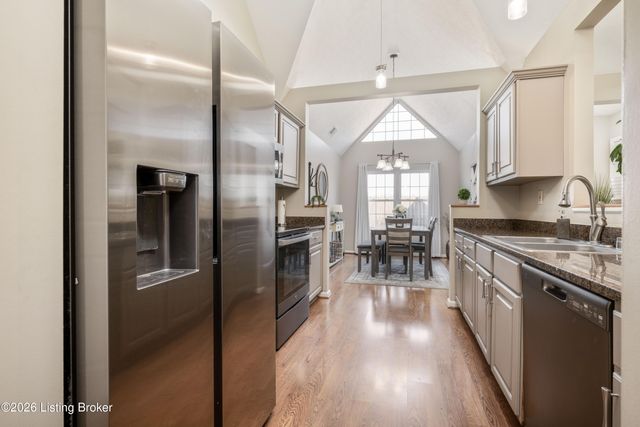 4464 Southbridge Ct, Louisville, KY 40272