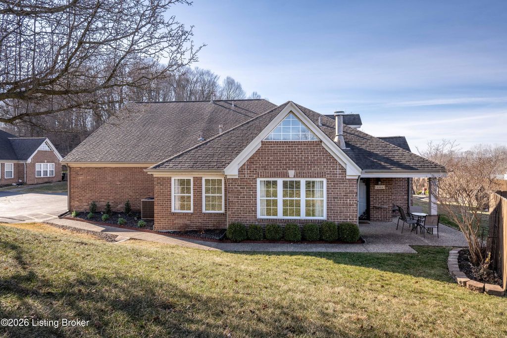 4464 Southbridge Ct, Louisville, KY 40272