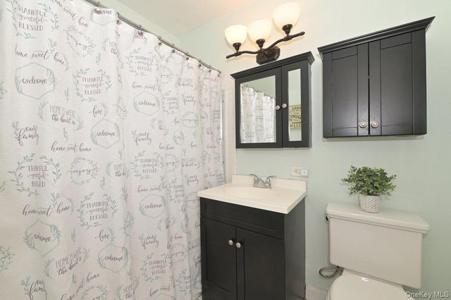 1 Birchwood Court 5F, Mineola, NY 11501