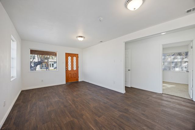 3827 Vineyard Drive, Dallas, TX 75212