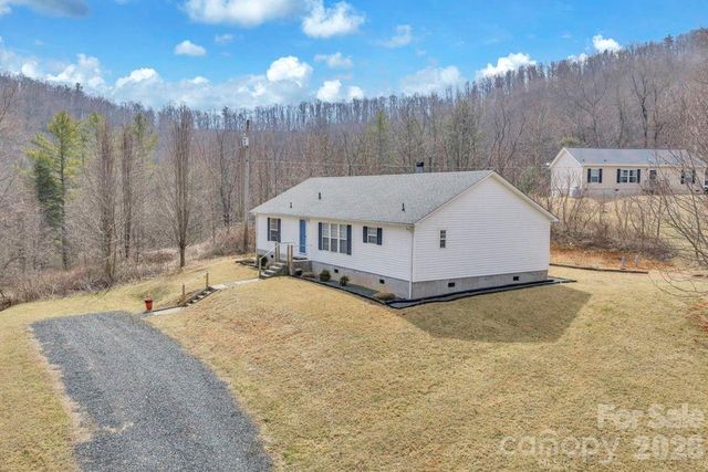 401 Lynn Gap Road, Spruce Pine, NC 28777