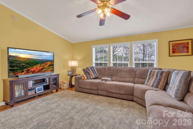 401 Lynn Gap Road, Spruce Pine, NC 28777