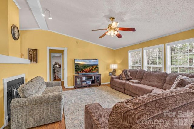 401 Lynn Gap Road, Spruce Pine, NC 28777