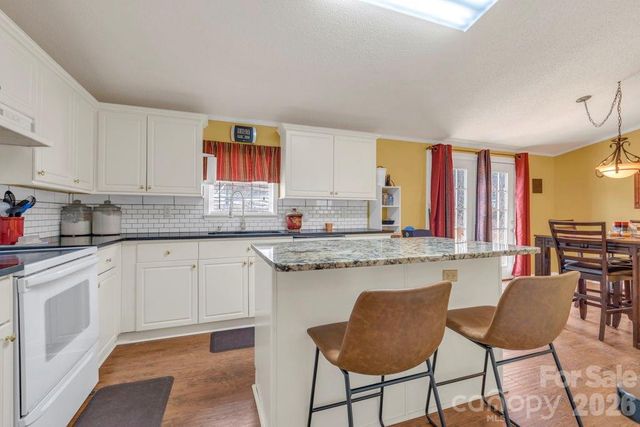 401 Lynn Gap Road, Spruce Pine, NC 28777