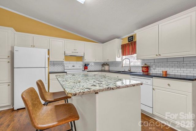 401 Lynn Gap Road, Spruce Pine, NC 28777