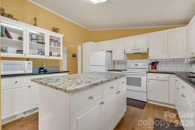 401 Lynn Gap Road, Spruce Pine, NC 28777