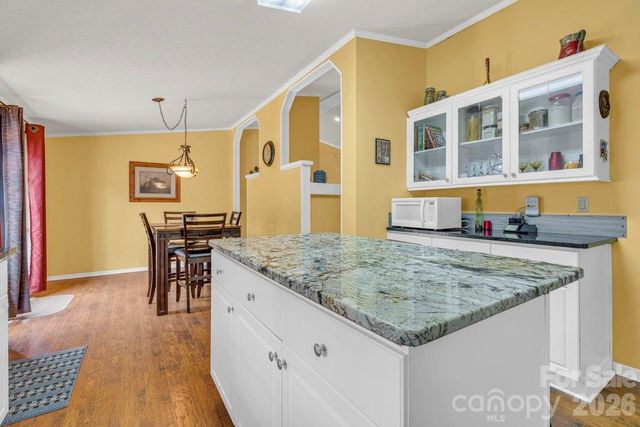 401 Lynn Gap Road, Spruce Pine, NC 28777