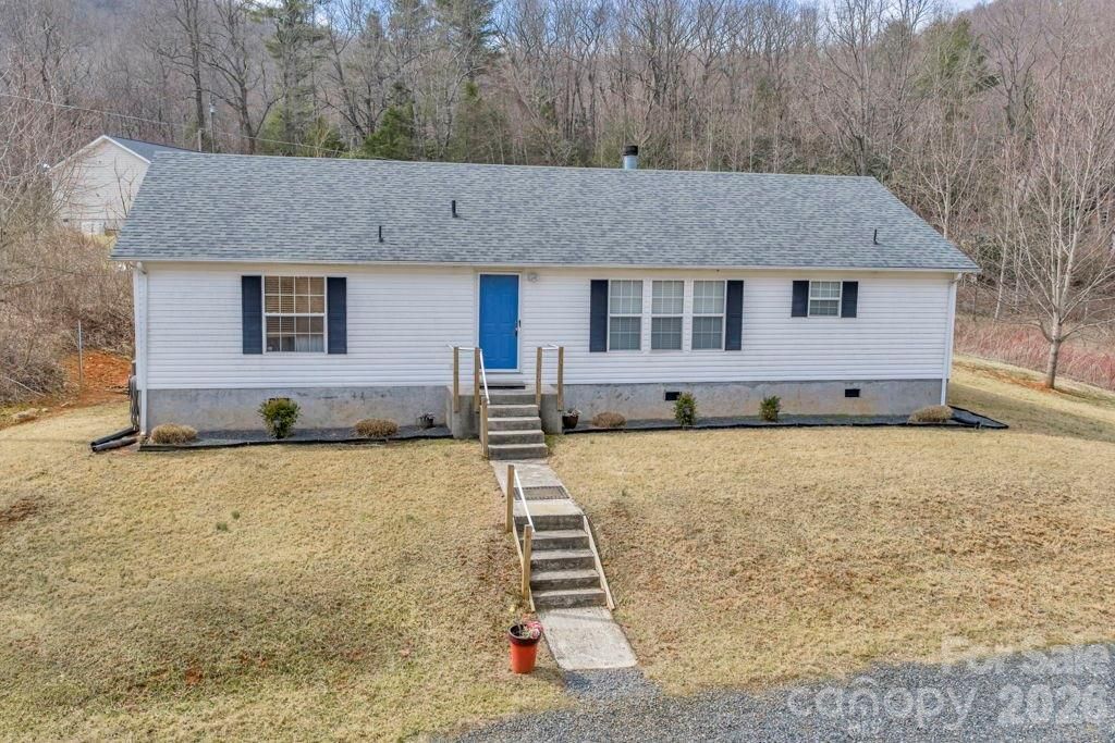 401 Lynn Gap Road, Spruce Pine, NC 28777