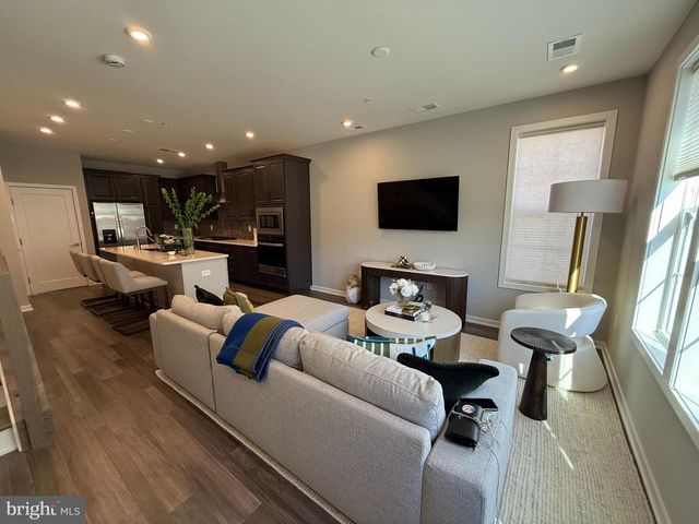 7567 SAWYER FARM WAY, Mclean, VA 22102