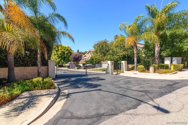 10314 Oak Ranch Ln, Escondido, CA 92026