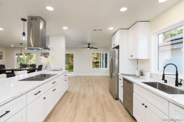 10314 Oak Ranch Ln, Escondido, CA 92026
