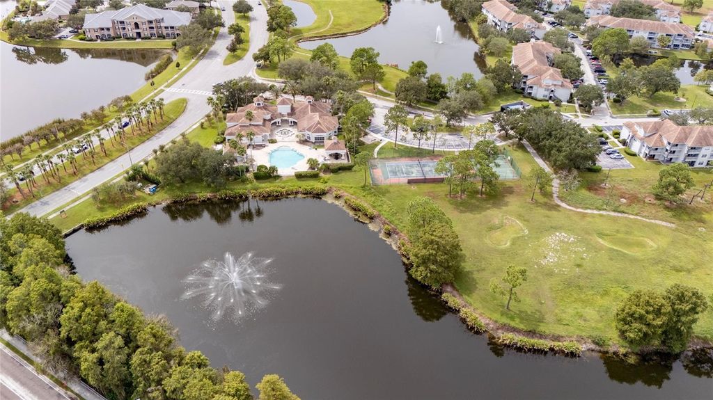 Image 13 of property listing at 14013 FAIRWAY ISLAND DRIVE 415, Orlando, FL 32837