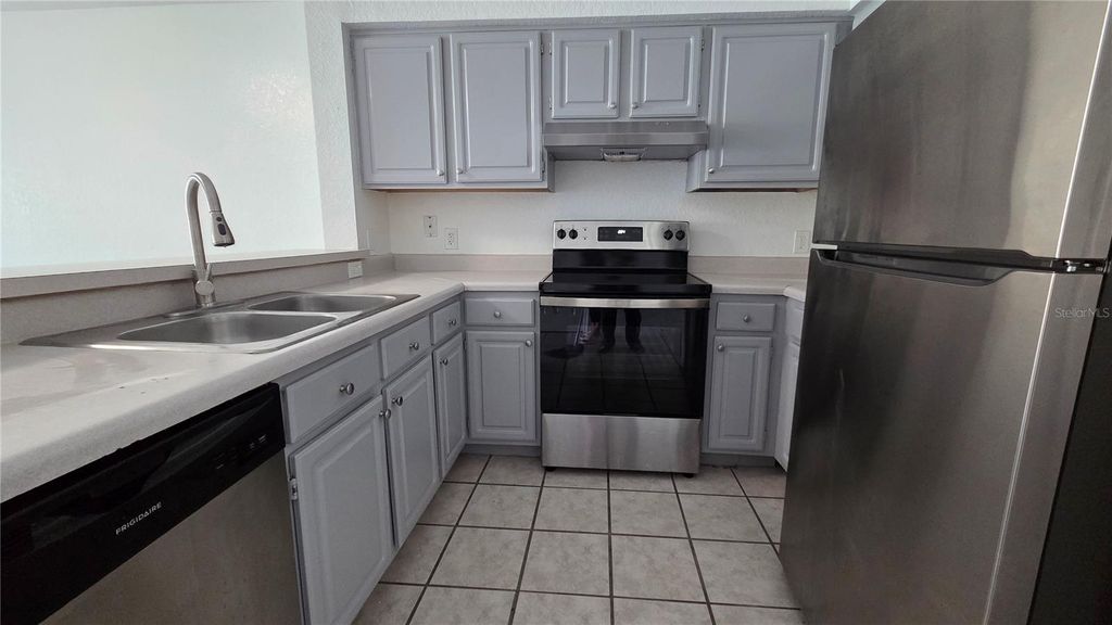 Image 16 of property listing at 14013 FAIRWAY ISLAND DRIVE 415, Orlando, FL 32837