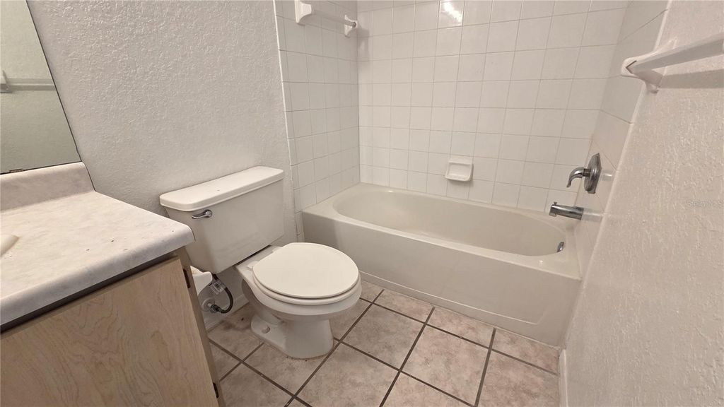 Image 28 of property listing at 14013 FAIRWAY ISLAND DRIVE 415, Orlando, FL 32837