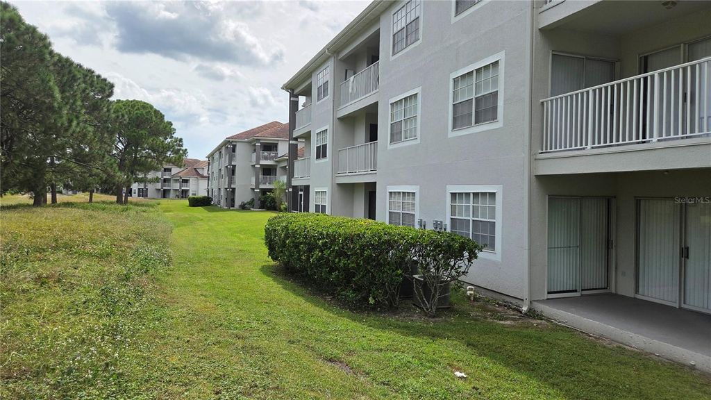 Image 10 of property listing at 14013 FAIRWAY ISLAND DRIVE 415, Orlando, FL 32837